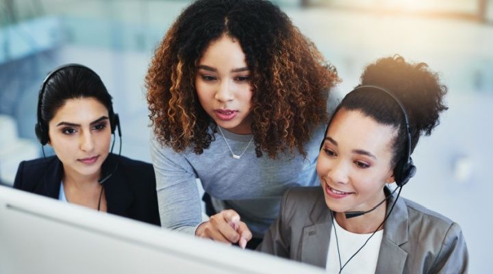 Call center supervisor mentoring agent.